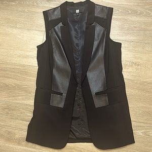 Saks 5th Ave Fitted vest, 98% wool,2% Lycra, 100% leather. 2 side pockets!